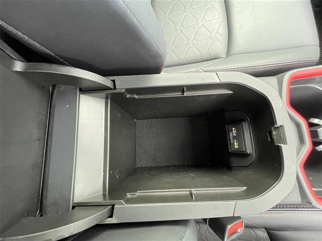 RAV4 アドベンチャー オフロードパッケージ 純正9インチSDナビ トヨタセーフティセンス レーダークルーズコントール 衝突軽減ブレーキ 電動バックドア ビルトインETC 電動パワーシート バックカメラ クリアランスソナー ルーフレール LED(17枚目)