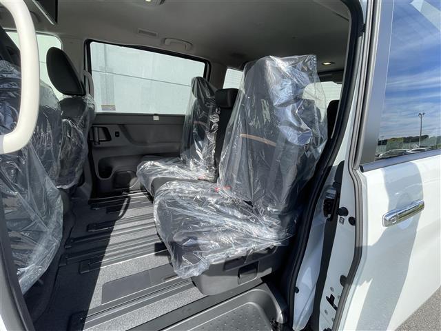 セレナ e-パワー ハイウェイスターV 登録済未使用車 プロパイロット/BSM/前後ソナー フリップダウンモニター 純正12.3インチナビ/HDMI アラウンドビューモニター 両側パワースライドドア ETC2.0 デジタルインナーミラー(24枚目)