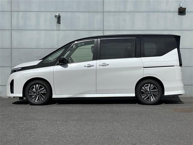 セレナ e-パワー ハイウェイスターV 登録済未使用車 プロパイロット/BSM/前後ソナー フリップダウンモニター 純正12.3インチナビ/HDMI アラウンドビューモニター 両側パワースライドドア ETC2.0 デジタルインナーミラー(29枚目)