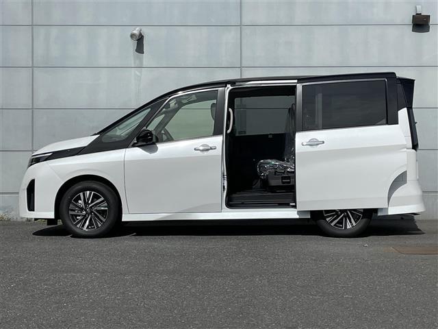 セレナ e-パワー ハイウェイスターV 登録済未使用車 プロパイロット/BSM/前後ソナー フリップダウンモニター 純正12.3インチナビ/HDMI アラウンドビューモニター 両側パワースライドドア ETC2.0 デジタルインナーミラー(30枚目)