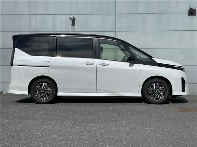 セレナ e-パワー ハイウェイスターV 登録済未使用車 プロパイロット/BSM/前後ソナー フリップダウンモニター 純正12.3インチナビ/HDMI アラウンドビューモニター 両側パワースライドドア ETC2.0 デジタルインナーミラー(34枚目)