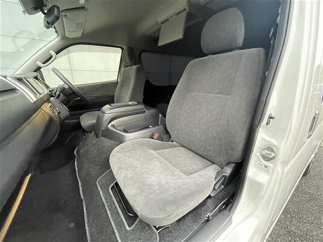 ハイエースワゴン GL 禁煙車 純正7インチナビ・フルセグTV・CD・FM/AM 後席モニター 片側パワースライドドア 全方位カメラ トヨタセーフティセンス コーナーセンサー レーンキープアシスト 100V電源(21枚目)