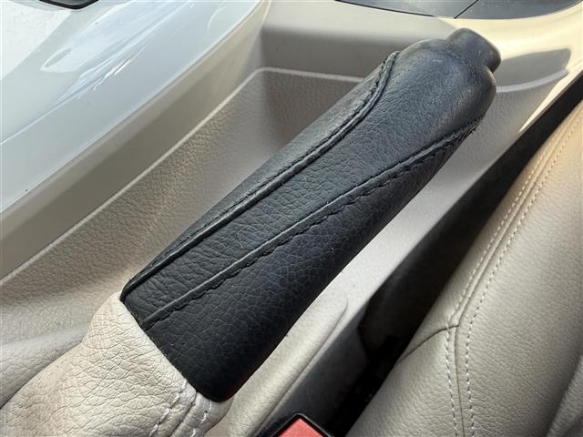 1シリーズ 116i ファッショニスタ 純正8インチナビ バックカメラ BLUETOOTH レザーシート 前席シートヒーター 社外フロアマット 純正アルミホイール ABS オートライト 衝突軽減ブレーキ 前後コーナーセンサー ETC(13枚目)