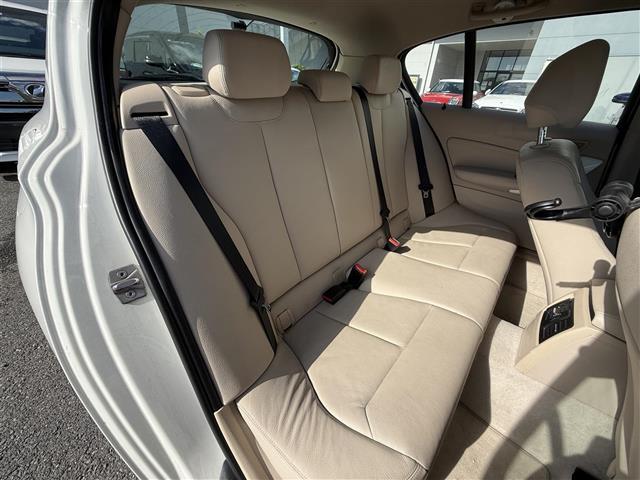 1シリーズ 116i ファッショニスタ 純正8インチナビ バックカメラ BLUETOOTH レザーシート 前席シートヒーター 社外フロアマット 純正アルミホイール ABS オートライト 衝突軽減ブレーキ 前後コーナーセンサー ETC(24枚目)