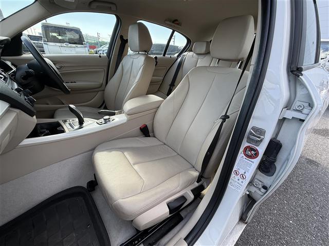 1シリーズ 116i ファッショニスタ 純正8インチナビ バックカメラ BLUETOOTH レザーシート 前席シートヒーター 社外フロアマット 純正アルミホイール ABS オートライト 衝突軽減ブレーキ 前後コーナーセンサー ETC(25枚目)