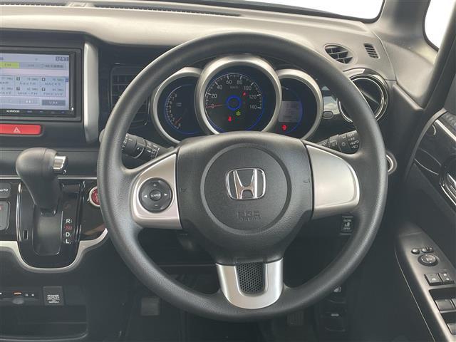 Ｎ－ＢＯＸカスタム Ｇ・Ｌパッケージ　社外ナビ　バックカメラ　ＥＴＣ　ステアリングスイッチ　パワースライドドア　ＨＩＤヘッドライト　オートライト　スマートキー　プッシュスタート　フロアマット　純正１４インチＡＷ（5枚目）