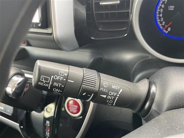 Ｎ－ＢＯＸカスタム Ｇ・Ｌパッケージ　社外ナビ　バックカメラ　ＥＴＣ　ステアリングスイッチ　パワースライドドア　ＨＩＤヘッドライト　オートライト　スマートキー　プッシュスタート　フロアマット　純正１４インチＡＷ（7枚目）