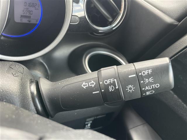 Ｎ－ＢＯＸカスタム Ｇ・Ｌパッケージ　社外ナビ　バックカメラ　ＥＴＣ　ステアリングスイッチ　パワースライドドア　ＨＩＤヘッドライト　オートライト　スマートキー　プッシュスタート　フロアマット　純正１４インチＡＷ（8枚目）