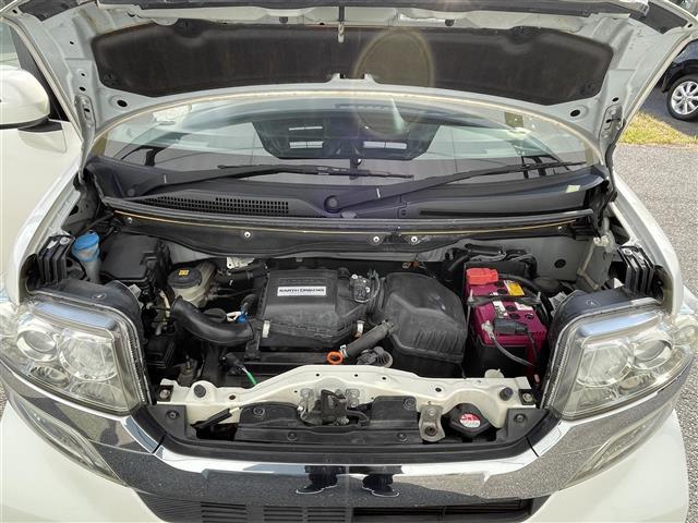 Ｎ－ＢＯＸカスタム Ｇ・Ｌパッケージ　社外ナビ　バックカメラ　ＥＴＣ　ステアリングスイッチ　パワースライドドア　ＨＩＤヘッドライト　オートライト　スマートキー　プッシュスタート　フロアマット　純正１４インチＡＷ（40枚目）