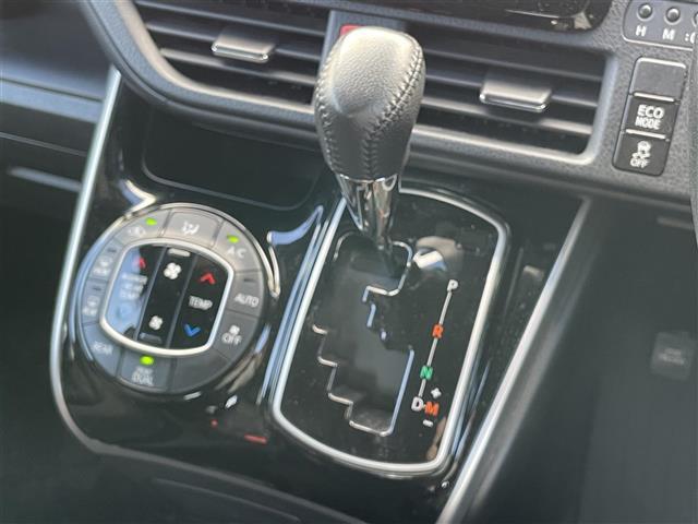 ヴォクシー ＺＳ　煌ＩＩ　セーフティセンス／前後ソナー　純正ナビ　バックカメラ　クルーズコントロール　ステアリングスイッチ　両側パワースライドドア　ＥＴＣ２．０（11枚目）