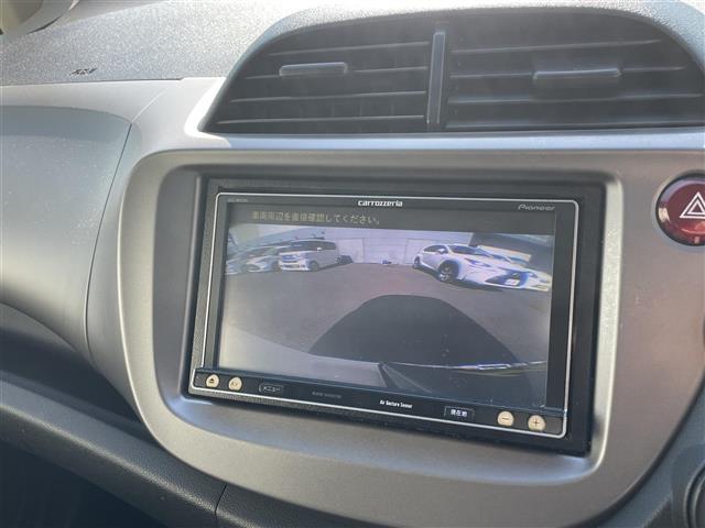 フィット 13G・スマートセレクション ファインスタイル 社外ナビ バックカメラ スマートキー HIDヘッドライト/オートライト 純正フロアマット(3枚目)