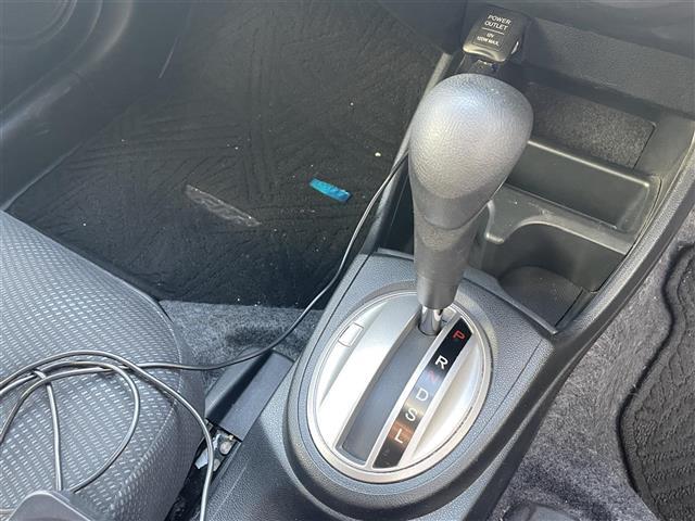 フィット 13G・スマートセレクション ファインスタイル 社外ナビ バックカメラ スマートキー HIDヘッドライト/オートライト 純正フロアマット(9枚目)