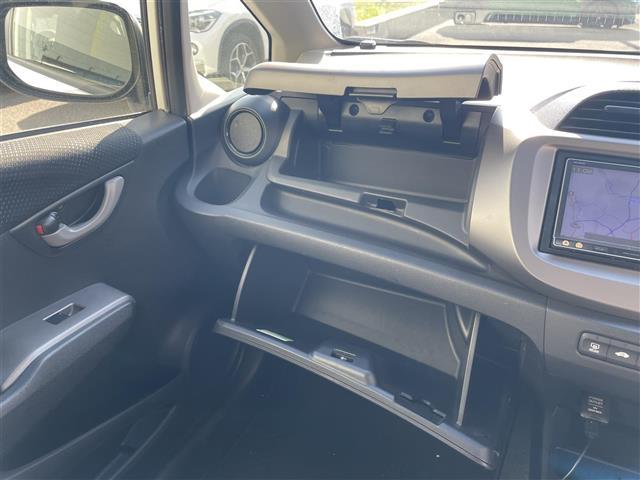 フィット 13G・スマートセレクション ファインスタイル 社外ナビ バックカメラ スマートキー HIDヘッドライト/オートライト 純正フロアマット(19枚目)