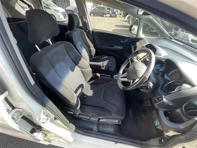 フィット 13G・スマートセレクション ファインスタイル 社外ナビ バックカメラ スマートキー HIDヘッドライト/オートライト 純正フロアマット(23枚目)