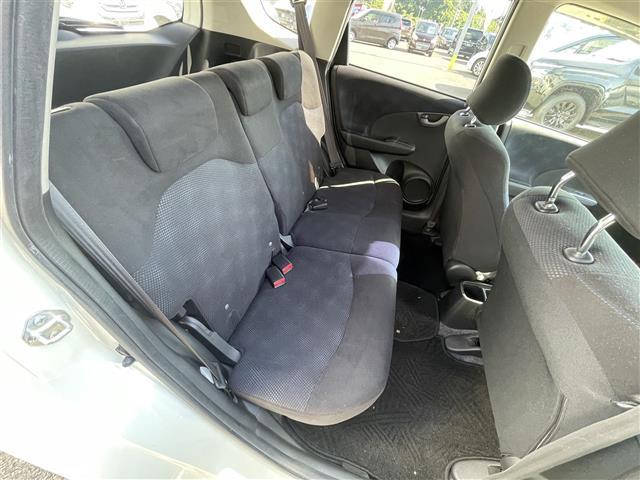 フィット 13G・スマートセレクション ファインスタイル 社外ナビ バックカメラ スマートキー HIDヘッドライト/オートライト 純正フロアマット(24枚目)