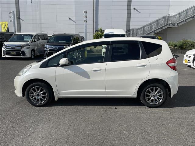 フィット 13G・スマートセレクション ファインスタイル 社外ナビ バックカメラ スマートキー HIDヘッドライト/オートライト 純正フロアマット(31枚目)