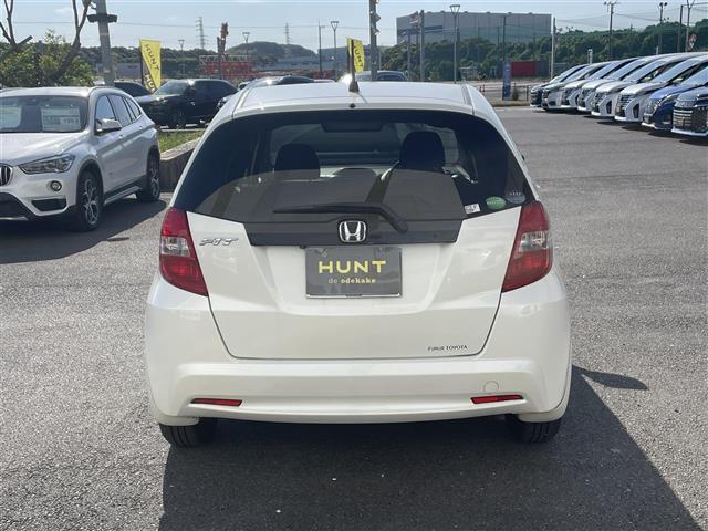 フィット 13G・スマートセレクション ファインスタイル 社外ナビ バックカメラ スマートキー HIDヘッドライト/オートライト 純正フロアマット(32枚目)