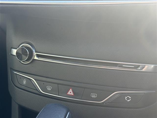 ３０８ ＧＴ　ブルーＨＤｉ　ＢＳＭ／前後ソナー　純正ナビ　バックカメラ　ＥＴＣ　ステアリングスイッチ　ＭＴモード　ＬＥＤヘッドライト　オートライト　スマートキー　プッシュスタート　クルーズコントロール（5枚目）