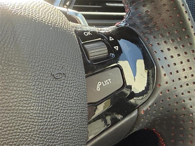 ３０８ ＧＴ　ブルーＨＤｉ　ＢＳＭ／前後ソナー　純正ナビ　バックカメラ　ＥＴＣ　ステアリングスイッチ　ＭＴモード　ＬＥＤヘッドライト　オートライト　スマートキー　プッシュスタート　クルーズコントロール（8枚目）