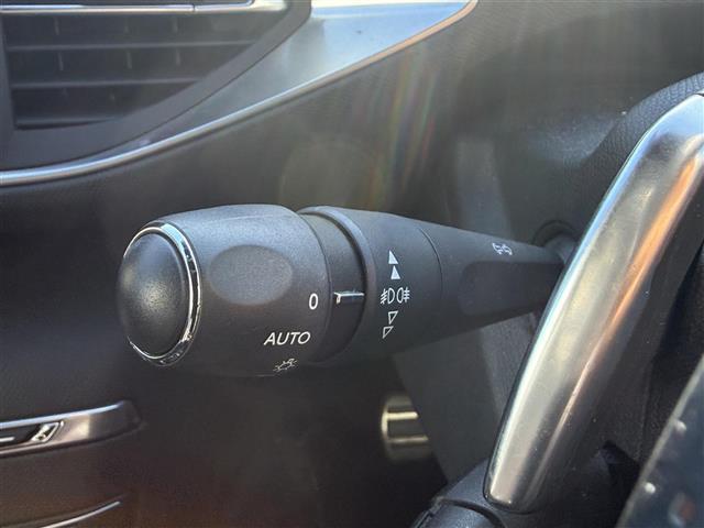 ３０８ ＧＴ　ブルーＨＤｉ　ＢＳＭ／前後ソナー　純正ナビ　バックカメラ　ＥＴＣ　ステアリングスイッチ　ＭＴモード　ＬＥＤヘッドライト　オートライト　スマートキー　プッシュスタート　クルーズコントロール（9枚目）