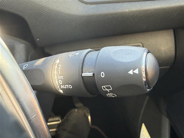 ３０８ ＧＴ　ブルーＨＤｉ　ＢＳＭ／前後ソナー　純正ナビ　バックカメラ　ＥＴＣ　ステアリングスイッチ　ＭＴモード　ＬＥＤヘッドライト　オートライト　スマートキー　プッシュスタート　クルーズコントロール（10枚目）