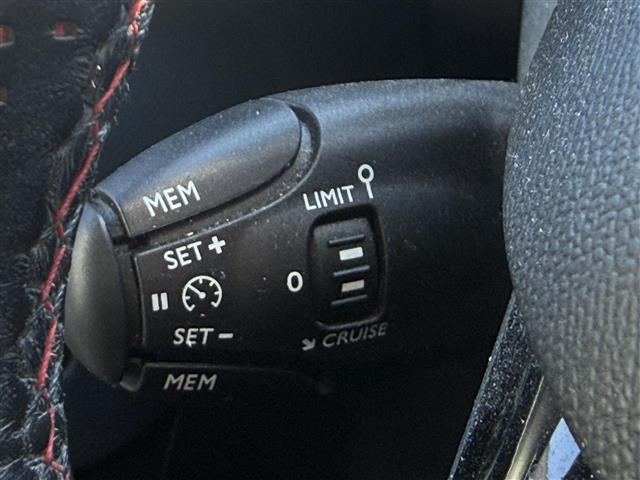 ３０８ ＧＴ　ブルーＨＤｉ　ＢＳＭ／前後ソナー　純正ナビ　バックカメラ　ＥＴＣ　ステアリングスイッチ　ＭＴモード　ＬＥＤヘッドライト　オートライト　スマートキー　プッシュスタート　クルーズコントロール（11枚目）