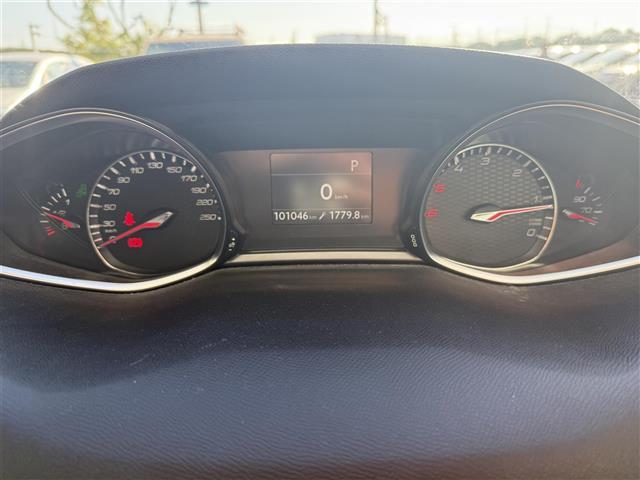 ３０８ ＧＴ　ブルーＨＤｉ　ＢＳＭ／前後ソナー　純正ナビ　バックカメラ　ＥＴＣ　ステアリングスイッチ　ＭＴモード　ＬＥＤヘッドライト　オートライト　スマートキー　プッシュスタート　クルーズコントロール（12枚目）