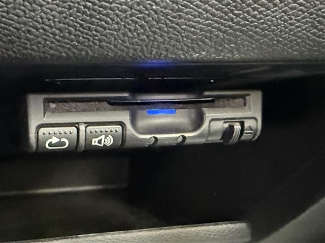 ３０８ ＧＴ　ブルーＨＤｉ　ＢＳＭ／前後ソナー　純正ナビ　バックカメラ　ＥＴＣ　ステアリングスイッチ　ＭＴモード　ＬＥＤヘッドライト　オートライト　スマートキー　プッシュスタート　クルーズコントロール（16枚目）