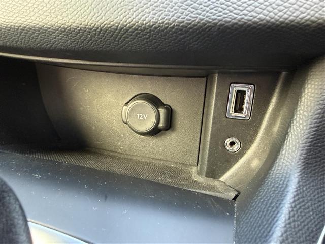 ３０８ ＧＴ　ブルーＨＤｉ　ＢＳＭ／前後ソナー　純正ナビ　バックカメラ　ＥＴＣ　ステアリングスイッチ　ＭＴモード　ＬＥＤヘッドライト　オートライト　スマートキー　プッシュスタート　クルーズコントロール（17枚目）