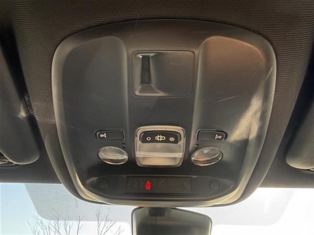 ３０８ ＧＴ　ブルーＨＤｉ　ＢＳＭ／前後ソナー　純正ナビ　バックカメラ　ＥＴＣ　ステアリングスイッチ　ＭＴモード　ＬＥＤヘッドライト　オートライト　スマートキー　プッシュスタート　クルーズコントロール（19枚目）