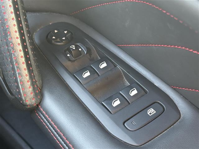 ３０８ ＧＴ　ブルーＨＤｉ　ＢＳＭ／前後ソナー　純正ナビ　バックカメラ　ＥＴＣ　ステアリングスイッチ　ＭＴモード　ＬＥＤヘッドライト　オートライト　スマートキー　プッシュスタート　クルーズコントロール（21枚目）