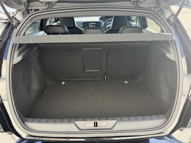 ３０８ ＧＴ　ブルーＨＤｉ　ＢＳＭ／前後ソナー　純正ナビ　バックカメラ　ＥＴＣ　ステアリングスイッチ　ＭＴモード　ＬＥＤヘッドライト　オートライト　スマートキー　プッシュスタート　クルーズコントロール（27枚目）