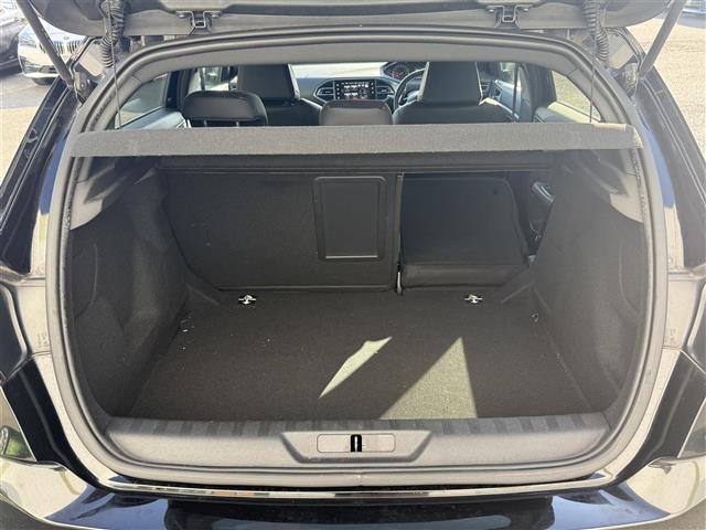 ３０８ ＧＴ　ブルーＨＤｉ　ＢＳＭ／前後ソナー　純正ナビ　バックカメラ　ＥＴＣ　ステアリングスイッチ　ＭＴモード　ＬＥＤヘッドライト　オートライト　スマートキー　プッシュスタート　クルーズコントロール（28枚目）