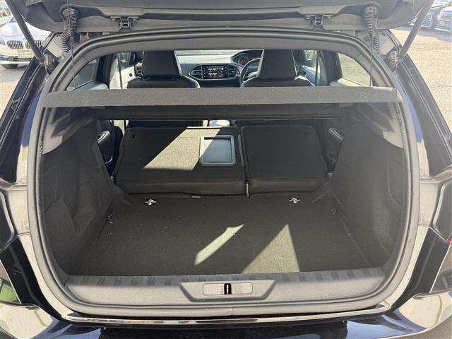 ３０８ ＧＴ　ブルーＨＤｉ　ＢＳＭ／前後ソナー　純正ナビ　バックカメラ　ＥＴＣ　ステアリングスイッチ　ＭＴモード　ＬＥＤヘッドライト　オートライト　スマートキー　プッシュスタート　クルーズコントロール（29枚目）