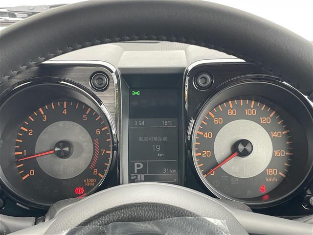 ジムニーノマド ＦＣ　登録済未使用車　ブラックルーフツートーン（Ｅ５Ｊ）　シートヒーター　ミラーヒーター　スマートキー　プッシュスタート　ＬＥＤヘッドライト　オートライト　フォグライト　純正１５インチＡＷ（7枚目）