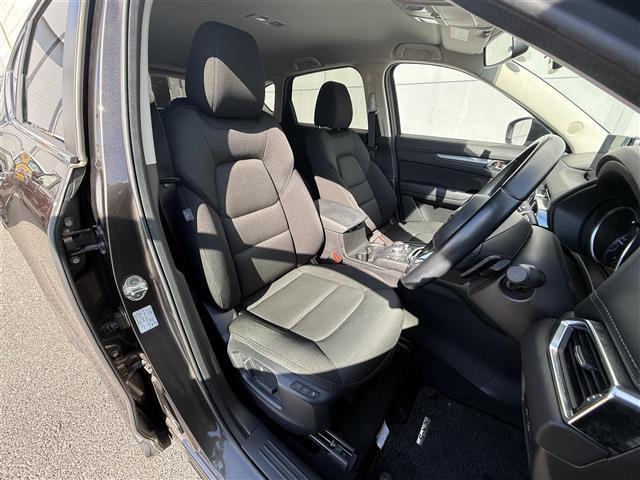 ＣＸ－５ ＸＤ　プロアクティブ　ＢＳＭ／前後ソナー　ＨＵＤ　純正ナビ　全方位カメラ　ステアリングスイッチ　ＥＴＣ　ＭＴモード　パワーシート　シートヒーター　ステアリングヒーター　パワーバックドア　ＬＥＤヘッドライト　オートライト（23枚目）