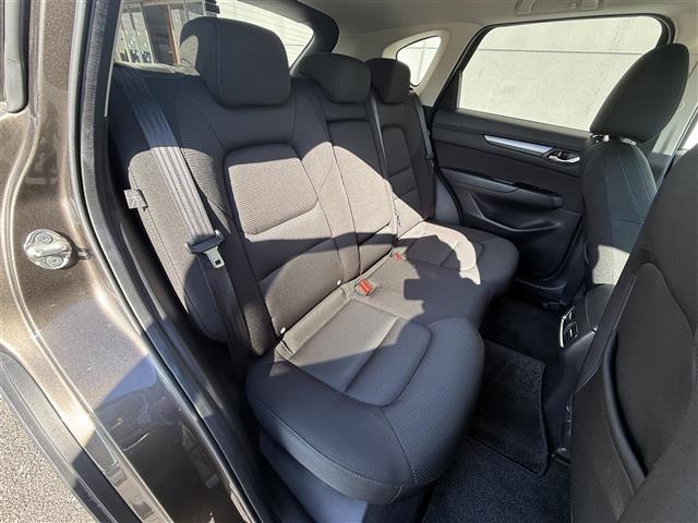 ＣＸ－５ ＸＤ　プロアクティブ　ＢＳＭ／前後ソナー　ＨＵＤ　純正ナビ　全方位カメラ　ステアリングスイッチ　ＥＴＣ　ＭＴモード　パワーシート　シートヒーター　ステアリングヒーター　パワーバックドア　ＬＥＤヘッドライト　オートライト（24枚目）