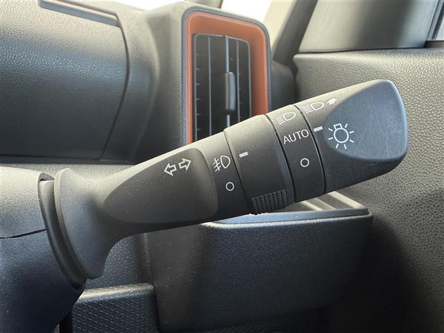 タント ファンクロスターボ　スマートアシスト／前後ソナー　１０インチ純正ナビ　全方位カメラ　ステアリングスイッチ　ＥＴＣ　両側パワスラ　シートヒーター　ルーフレール　ＬＥＤヘッドライト　オートライト　フォグライト　スマートキー（10枚目）