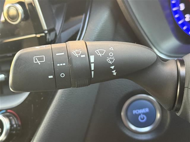 カローラツーリング ハイブリッド　ダブルバイビー　純正ディスプレイオーディオ　バックカメラ　クルーズコントロール　前席シートヒーター　ビルトインＥＴＣ　ハンドルヒーター　ＡＣ１００Ｖ　コーナーセンサー　衝突被害軽減ブレーキ　レーンキープアシスト（8枚目）