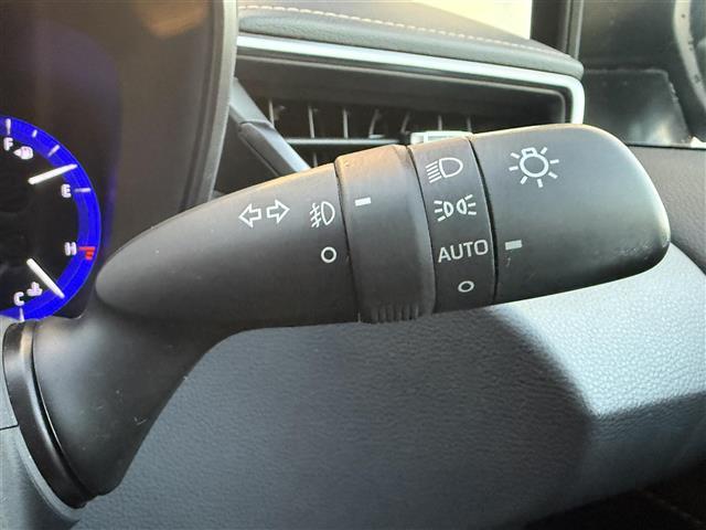 カローラツーリング ハイブリッド　ダブルバイビー　純正ディスプレイオーディオ　バックカメラ　クルーズコントロール　前席シートヒーター　ビルトインＥＴＣ　ハンドルヒーター　ＡＣ１００Ｖ　コーナーセンサー　衝突被害軽減ブレーキ　レーンキープアシスト（9枚目）