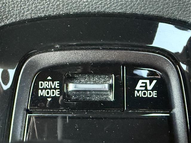 カローラツーリング ハイブリッド　ダブルバイビー　純正ディスプレイオーディオ　バックカメラ　クルーズコントロール　前席シートヒーター　ビルトインＥＴＣ　ハンドルヒーター　ＡＣ１００Ｖ　コーナーセンサー　衝突被害軽減ブレーキ　レーンキープアシスト（13枚目）