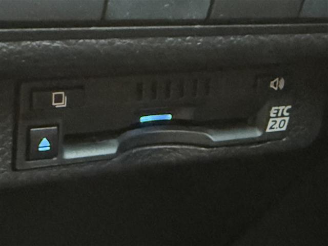 カローラツーリング ハイブリッド　ダブルバイビー　純正ディスプレイオーディオ　バックカメラ　クルーズコントロール　前席シートヒーター　ビルトインＥＴＣ　ハンドルヒーター　ＡＣ１００Ｖ　コーナーセンサー　衝突被害軽減ブレーキ　レーンキープアシスト（15枚目）