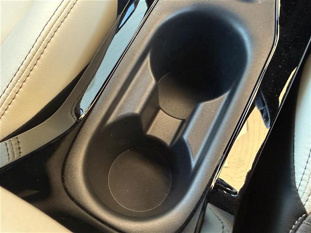 カローラツーリング ハイブリッド　ダブルバイビー　純正ディスプレイオーディオ　バックカメラ　クルーズコントロール　前席シートヒーター　ビルトインＥＴＣ　ハンドルヒーター　ＡＣ１００Ｖ　コーナーセンサー　衝突被害軽減ブレーキ　レーンキープアシスト（18枚目）