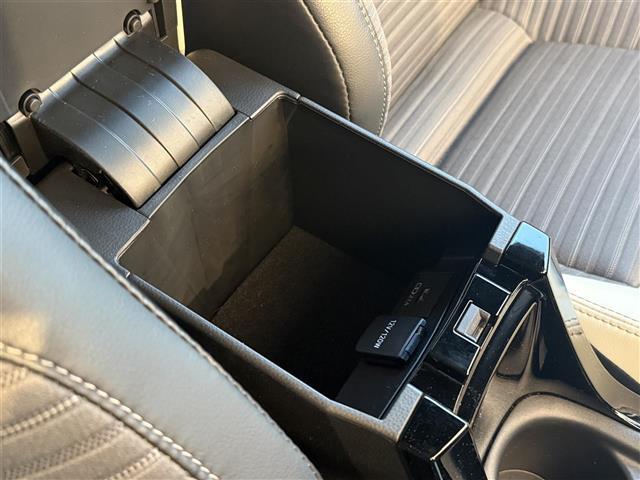 カローラツーリング ハイブリッド　ダブルバイビー　純正ディスプレイオーディオ　バックカメラ　クルーズコントロール　前席シートヒーター　ビルトインＥＴＣ　ハンドルヒーター　ＡＣ１００Ｖ　コーナーセンサー　衝突被害軽減ブレーキ　レーンキープアシスト（20枚目）