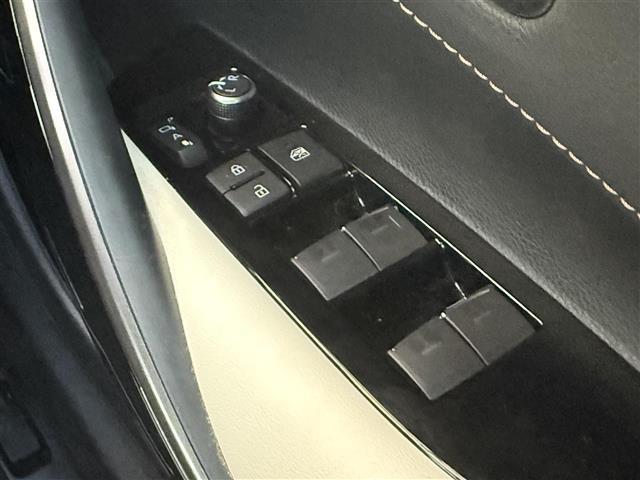 カローラツーリング ハイブリッド　ダブルバイビー　純正ディスプレイオーディオ　バックカメラ　クルーズコントロール　前席シートヒーター　ビルトインＥＴＣ　ハンドルヒーター　ＡＣ１００Ｖ　コーナーセンサー　衝突被害軽減ブレーキ　レーンキープアシスト（21枚目）