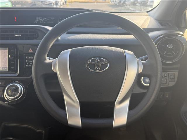 アクア Ｓ　純正ナビ（ＦＭ／ＡＭ／ＣＤ／ＤＶＤ／ＢＴ）　フルセグＴＶ　バックカメラ　前席シートヒーター　オートライト　ビルトインＥＴＣ　プッシュスタート　スマートキー　ハロゲンライト　アイドリングストップ（5枚目）