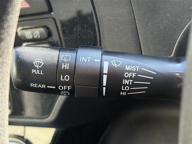 アクア Ｓ　純正ナビ（ＦＭ／ＡＭ／ＣＤ／ＤＶＤ／ＢＴ）　フルセグＴＶ　バックカメラ　前席シートヒーター　オートライト　ビルトインＥＴＣ　プッシュスタート　スマートキー　ハロゲンライト　アイドリングストップ（6枚目）