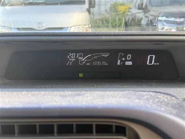 アクア Ｓ　純正ナビ（ＦＭ／ＡＭ／ＣＤ／ＤＶＤ／ＢＴ）　フルセグＴＶ　バックカメラ　前席シートヒーター　オートライト　ビルトインＥＴＣ　プッシュスタート　スマートキー　ハロゲンライト　アイドリングストップ（8枚目）