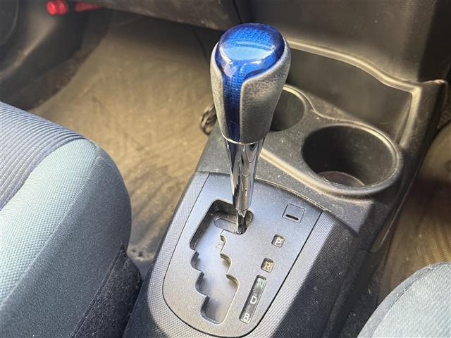 アクア Ｓ　純正ナビ（ＦＭ／ＡＭ／ＣＤ／ＤＶＤ／ＢＴ）　フルセグＴＶ　バックカメラ　前席シートヒーター　オートライト　ビルトインＥＴＣ　プッシュスタート　スマートキー　ハロゲンライト　アイドリングストップ（9枚目）