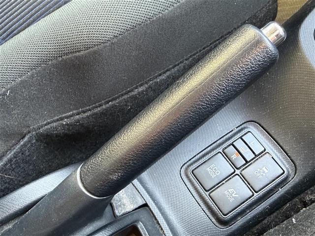 アクア Ｓ　純正ナビ（ＦＭ／ＡＭ／ＣＤ／ＤＶＤ／ＢＴ）　フルセグＴＶ　バックカメラ　前席シートヒーター　オートライト　ビルトインＥＴＣ　プッシュスタート　スマートキー　ハロゲンライト　アイドリングストップ（10枚目）